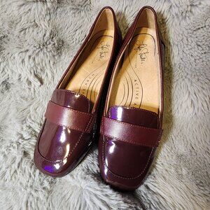 Burgandy life stride patent leather flats 8 W